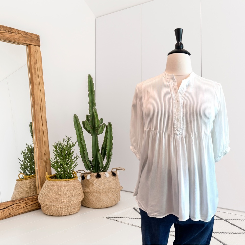 Sundance Short Sleeve 1/4 Button Pleated Front Top
